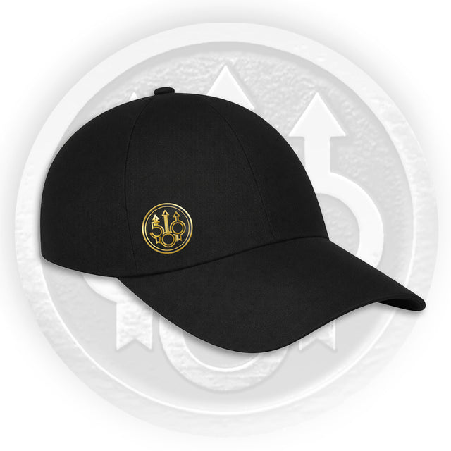 cappello Beretta 500 anni nero con logo celebrativo oro laterale indossato outdoor