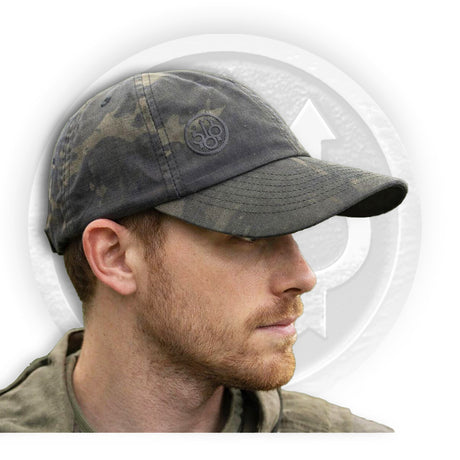 cappello beretta camouflage tecnico leggero con logo frontale indossato uomo outdoor