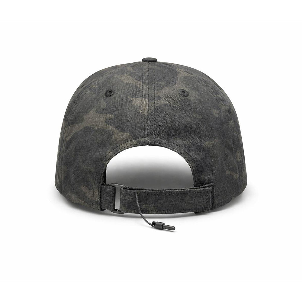 cappello beretta camouflage tecnico leggero con logo frontale indossato uomo outdoor